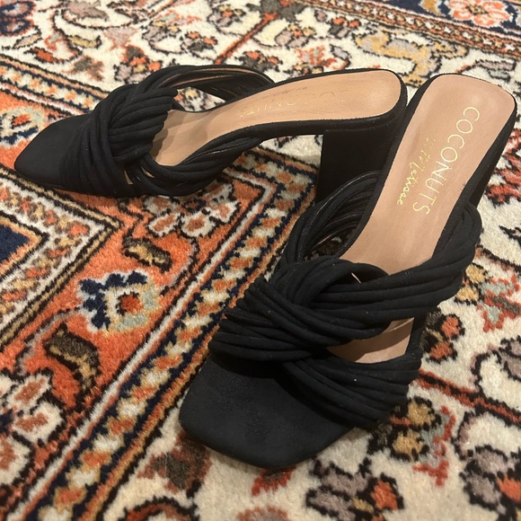 Coconuts by Matisse Black Heeled Sandals - Picture 5 of 5